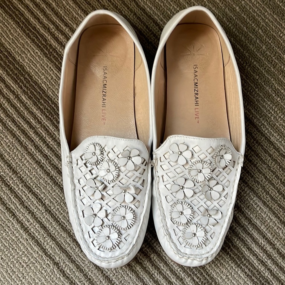 Isaac Mizrahi Live white leather womens loafers size 8M